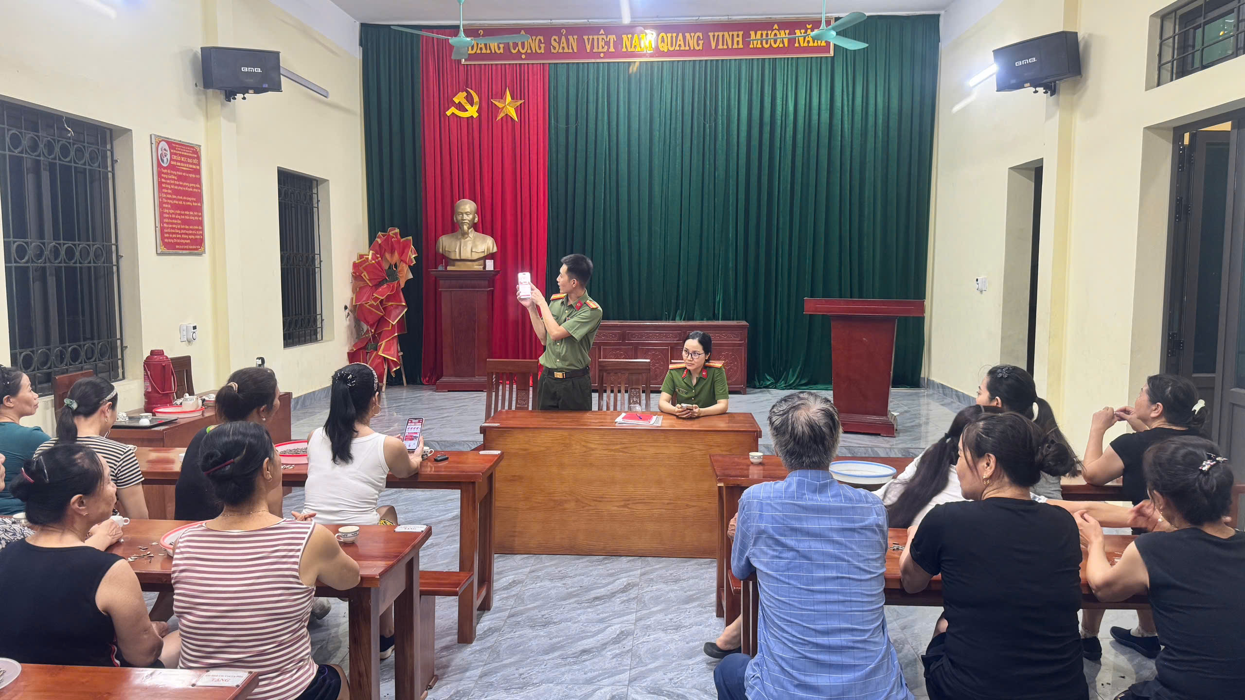 Công an xã Trần Phú đẩy mạnh tuyên truyền, lấy ý kiến nhân dân về Dự thảo Bộ luật hình sự (sửa đổi)
